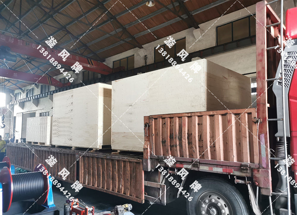 8臺(tái)5噸卷?yè)P(yáng)機(jī)出口打包裝車送往天津港
