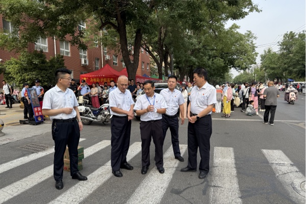 公司領(lǐng)導(dǎo)檢查督導(dǎo)高考安保工作 親...